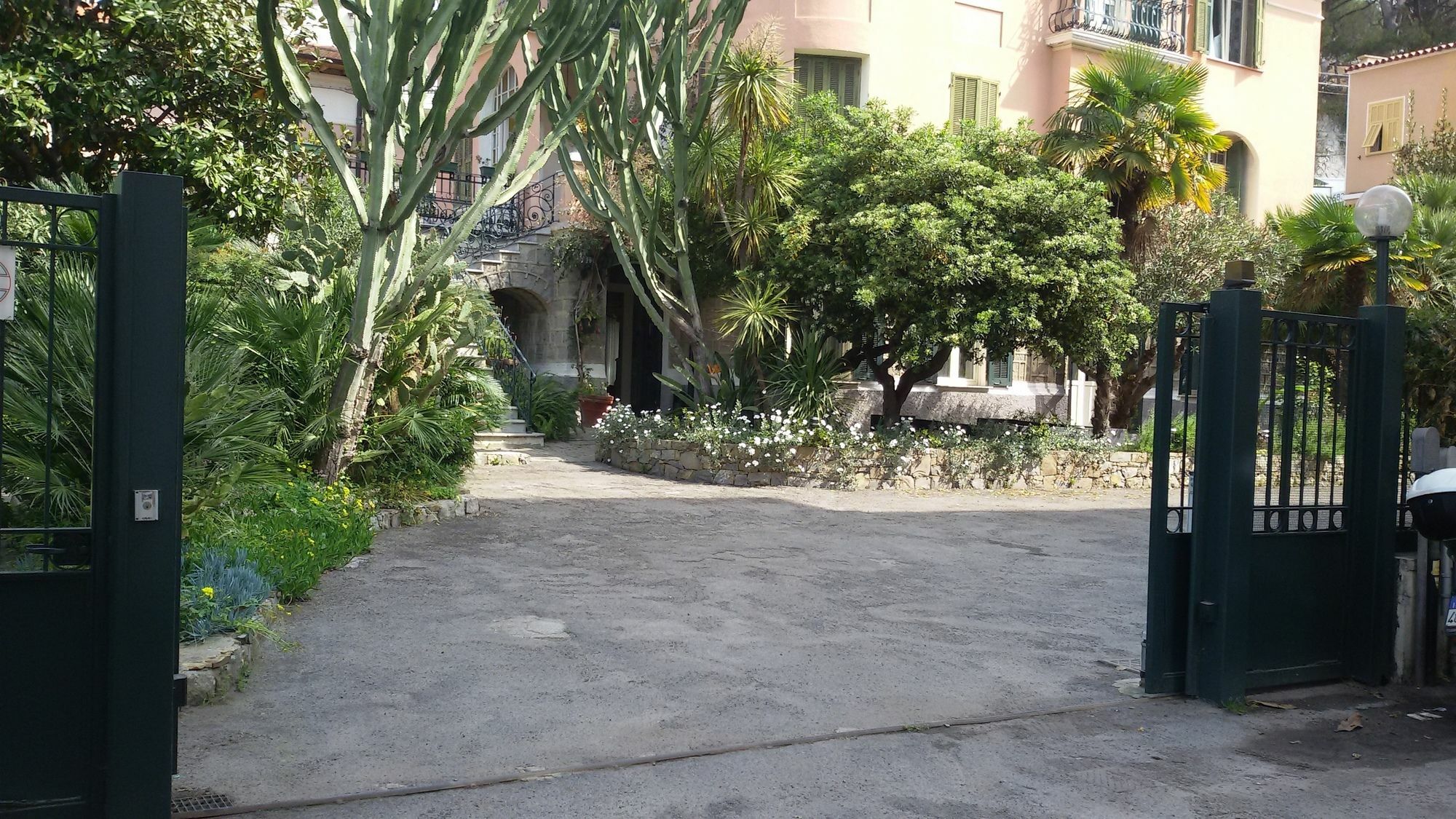 Hotel La Scogliera Bordighera Eksteriør bilde